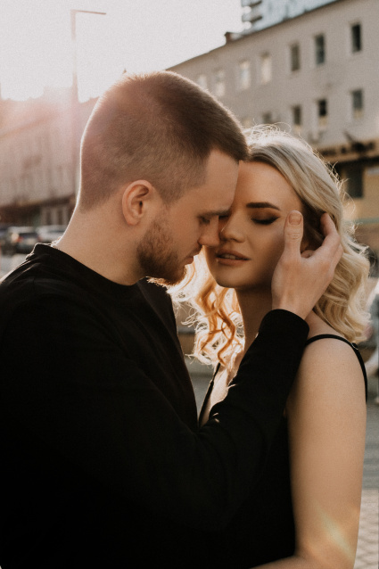 Фотосессия Love Story для пары - забронировать фотосессию в студии от сети фотостудий Fashion Box в Барнауле – фото № 2