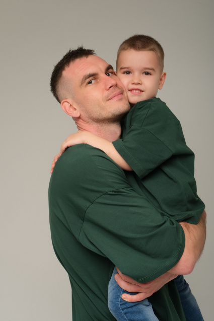 Семейная фотосессия в студии по выгодной цене от сети фотостудий Fashion Box в Нижнем Новгороде – фото № 3