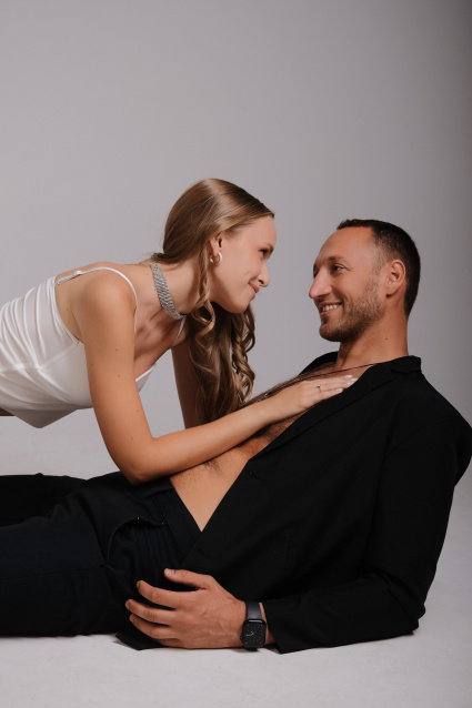 Фотосессия Love Story для пары - забронировать фотосессию в студии от сети фотостудий Fashion Box в Барнауле – фото № 14