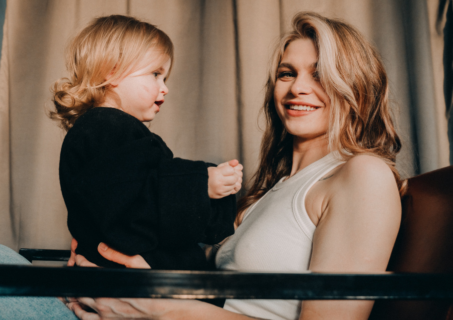 Семейная фотосессия в студии по выгодной цене от сети фотостудий Fashion Box в Нижнем Новгороде – фото № 5