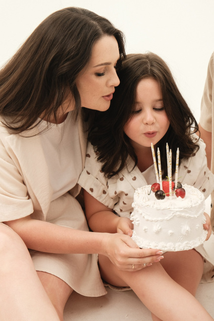 Семейная фотосессия в студии по выгодной цене от сети фотостудий Fashion Box в Нижнем Новгороде – фото № 31