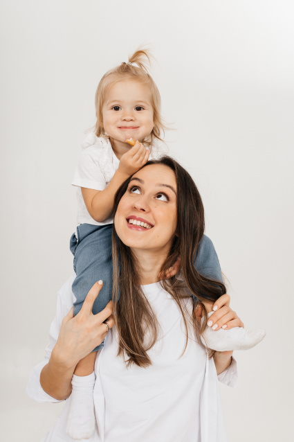 Семейная фотосессия в студии по выгодной цене от сети фотостудий Fashion Box в Нижнем Новгороде – фото № 21