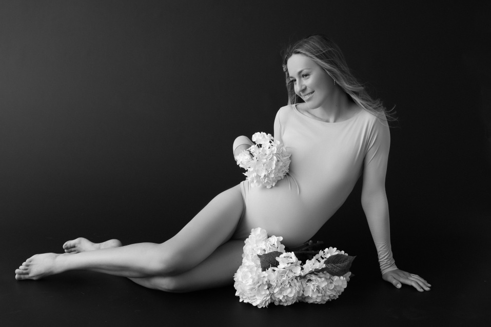 Фотосессия для беременных «В ожидании чуда» - заказать профессиональную фотосъемку от сети фотостудий Fashion Box в Нижнем Новгороде – фото № 1