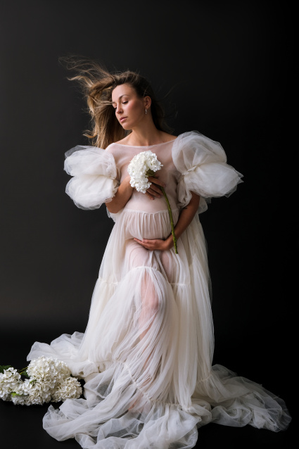 Фотосессия для беременных «В ожидании чуда» - заказать профессиональную фотосъемку от сети фотостудий Fashion Box в Нижнем Новгороде – фото № 2