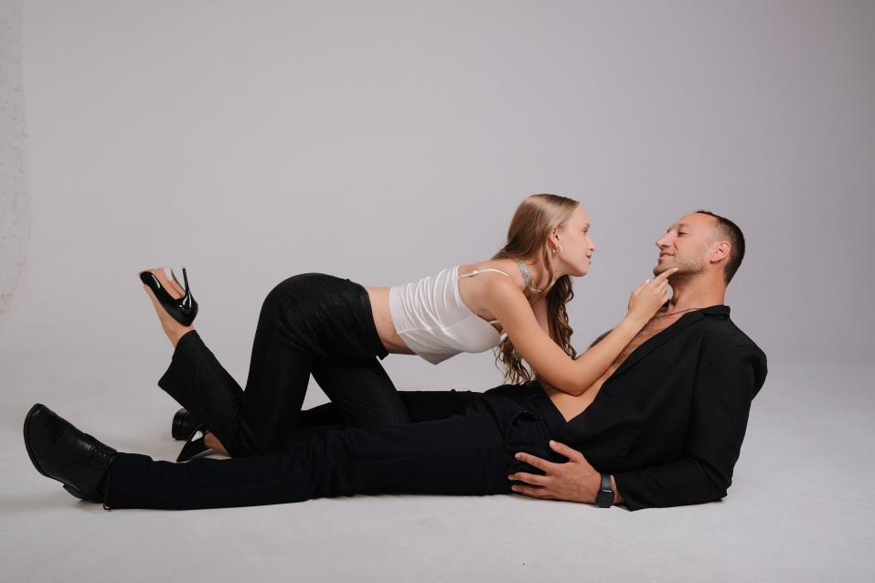 Фотосессия Love Story для пары - забронировать фотосессию в студии от сети фотостудий Fashion Box в Барнауле – фото № 1