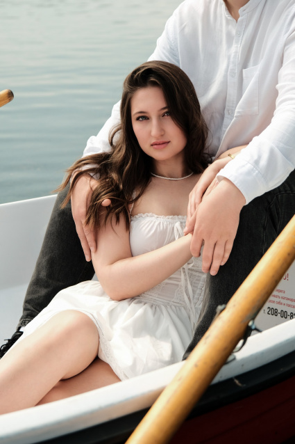 Заказать фотосессию в лодке в студии от компании Fashion Box

 – фото № 5