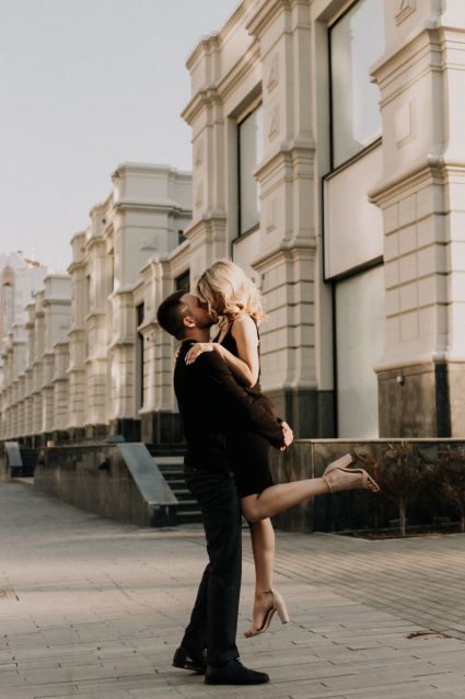 Фотосессия Love Story для пары - забронировать фотосессию в студии от сети фотостудий Fashion Box в Барнауле – фото № 4