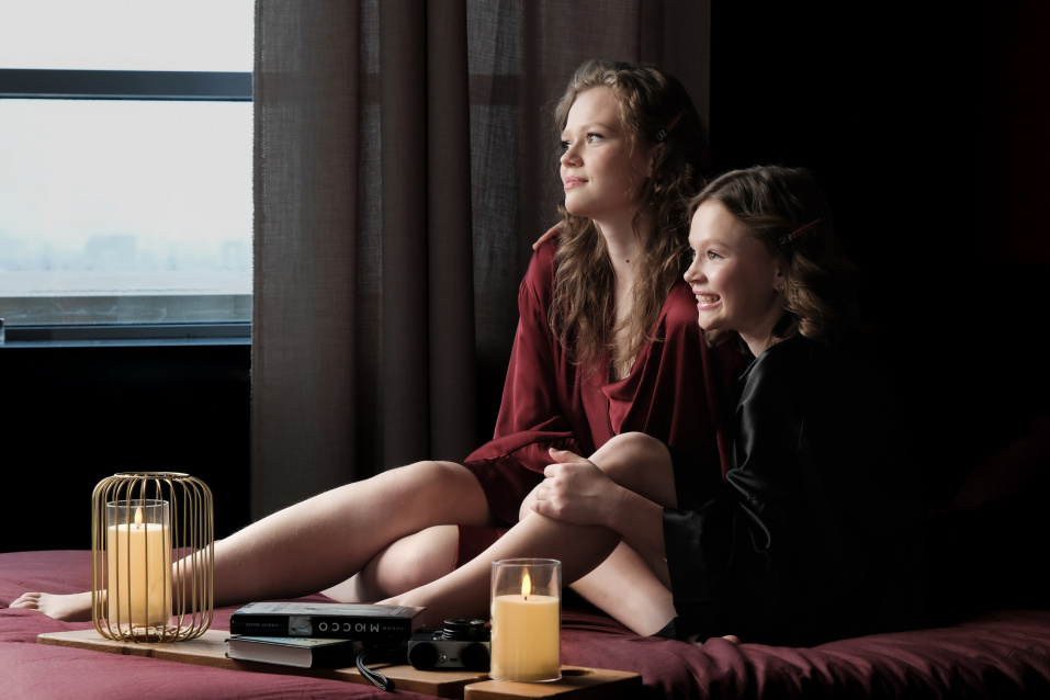 Семейная фотосессия в студии по выгодной цене от сети фотостудий Fashion Box в Нижнем Новгороде – фото № 14