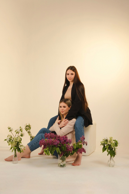 Фотосессия для двух подруг - заказать профессиональную фотосъемку от сети фотостудии Fashion Box в Нижнем Новгороде – фото № 15