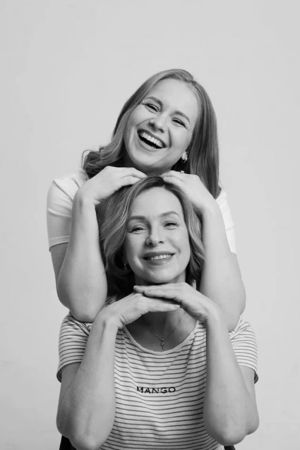 Фотосессия для двух подруг - заказать профессиональную фотосъемку от сети фотостудии Fashion Box в Нижнем Новгороде – фото № 3