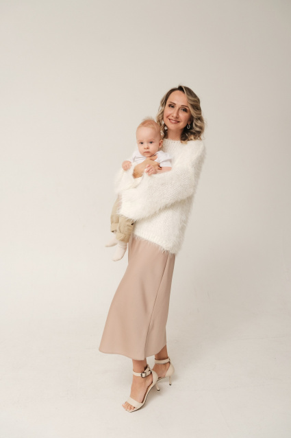 Семейная фотосессия в студии по выгодной цене от сети фотостудий Fashion Box в Нижнем Новгороде – фото № 17