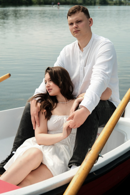 Заказать фотосессию в лодке в студии от компании Fashion Box

 – фото № 6