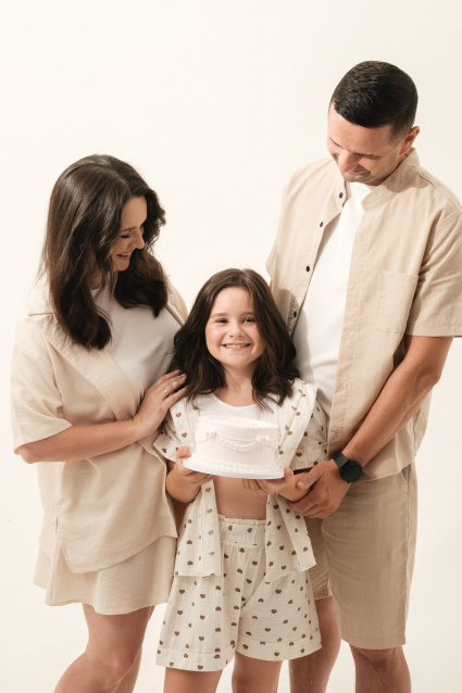 Семейная фотосессия в студии по выгодной цене от сети фотостудий Fashion Box в Нижнем Новгороде – фото № 30