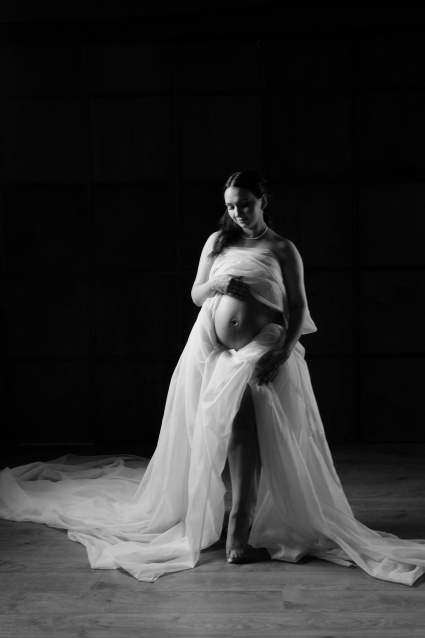 Фотосессия для беременных «В ожидании чуда» - заказать профессиональную фотосъемку от сети фотостудий Fashion Box в Нижнем Новгороде – фото № 8