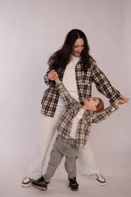 Семейная фотосессия в студии по выгодной цене от сети фотостудий Fashion Box в Нижнем Новгороде – фото № 9