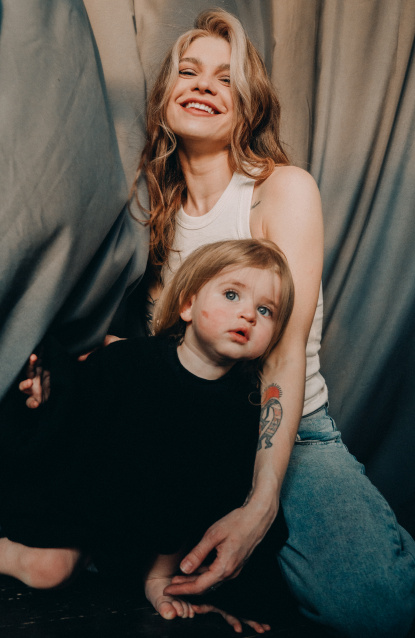 Семейная фотосессия в студии по выгодной цене от сети фотостудий Fashion Box в Нижнем Новгороде – фото № 6