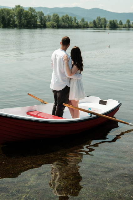 Заказать фотосессию в лодке в студии от компании Fashion Box

 – фото № 7