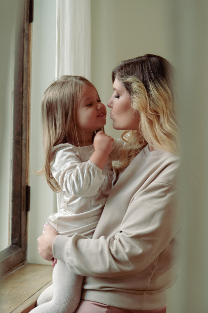 Семейная фотосессия в студии по выгодной цене от сети фотостудий Fashion Box в Нижнем Новгороде – фото № 19